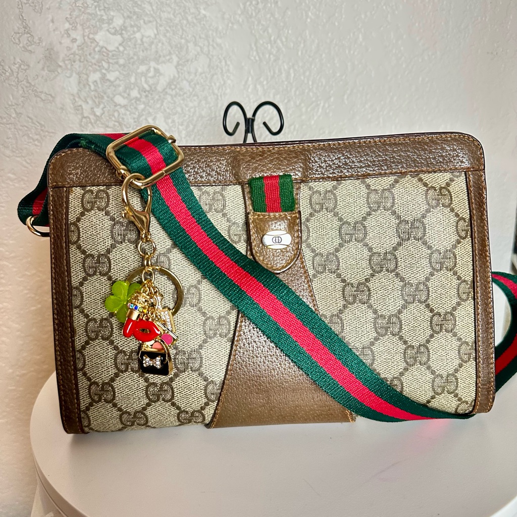 Authentic Gucci Gg Pvc Leather Crossbody Bag (Multi Use)